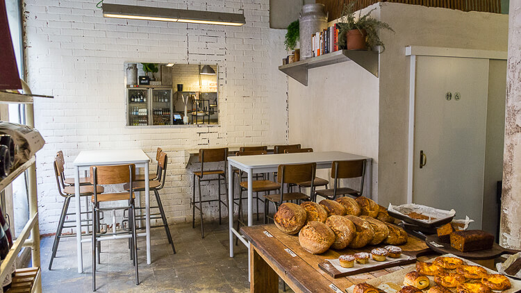 Bakery de día y pizzería de noche en Lavapiés