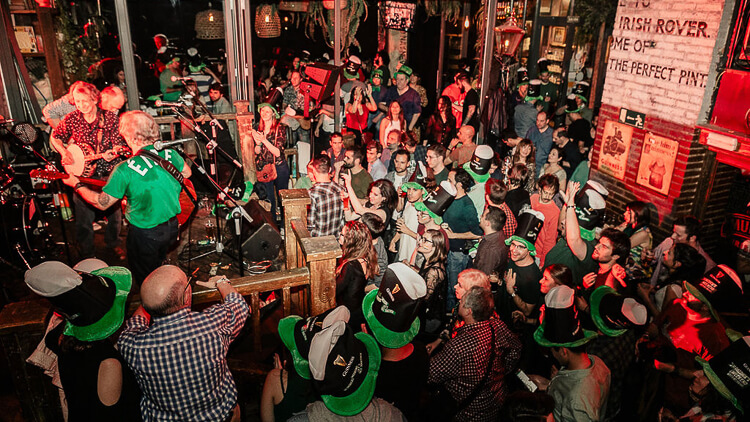 CELEBRA SAN PATRICIO EN THE IRISH ROVER