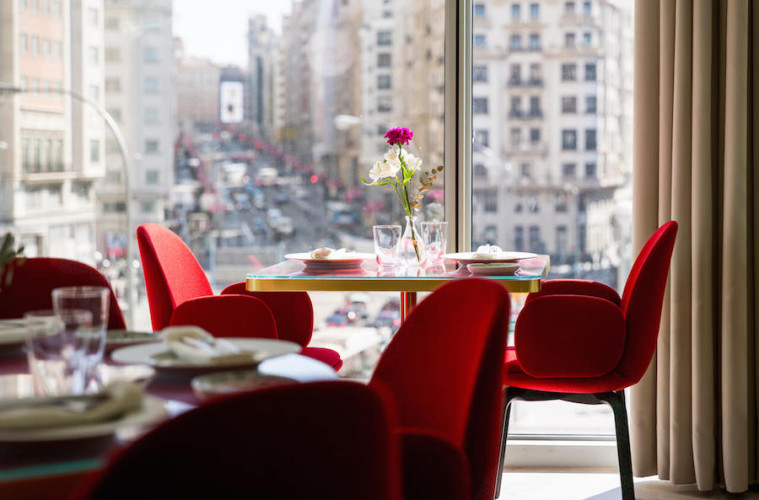 SOMOS restaurante con vistas a la Gran Via